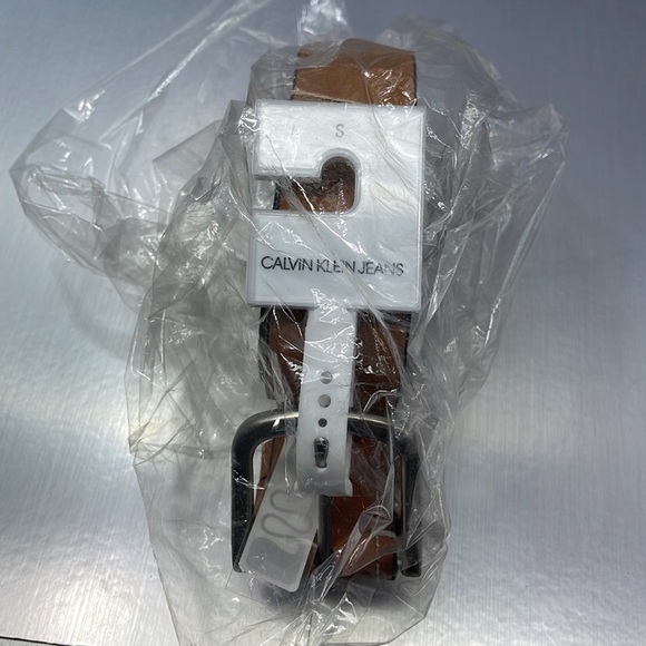 BNWT Calvin Klein Jeans Woman’s Tan leather color Small - Picture 9 of 9